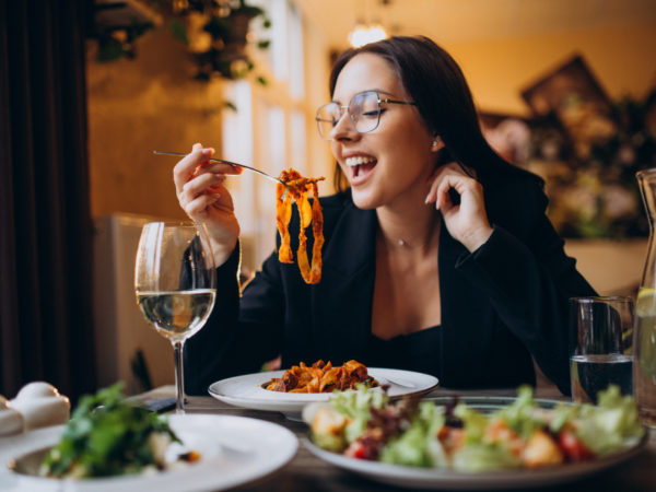 Repas au Restaurant : 3 Règles Anti-Culpabilité pour Préserver vos Efforts